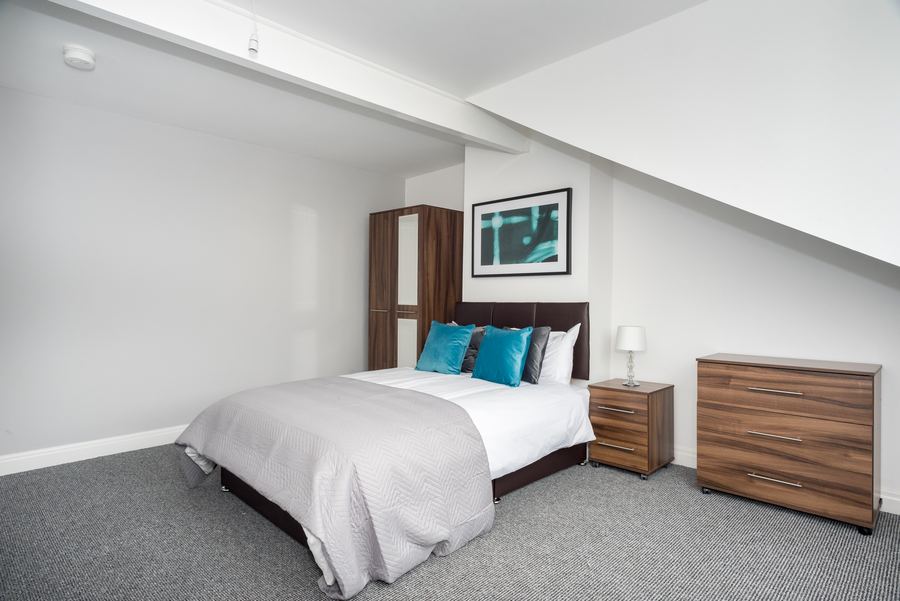 4-bed HMO in London after void turnaround — redecorated and ready to let